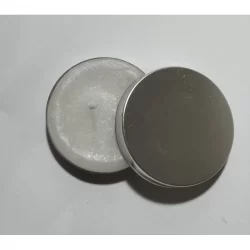 20  velas aromáticas na latinha, sem personalização.