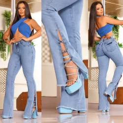 Calça Jeans Flare cos alto com detalhe lateral