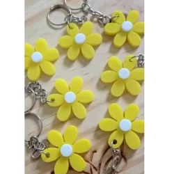 Mini chaveiro flor margaridas em resina disponível a pronta entrega,cores variadas