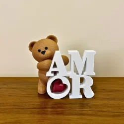 Ursinho com Palavra AMOR e Coração – Presente Romântico para Namorados