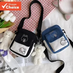 Bolsa transversal simples e estilosa, versátil para o dia a dia (acompanha pendente com broche à venda).