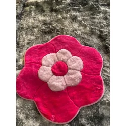 Tapete De Pelúcia Margarida Rosa Para Quarto Decoração Infantil 68cm X 78cm