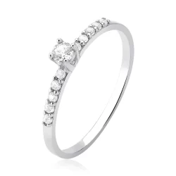 Anel solitário em prata 925 com zirconias cravejadas