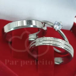 Par de Aliança de Namoro Casamento Brilhante Diamantada Canal e Chanfrada Lisa 4mm + Anel Solitário de 2mm