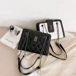 Bolsa Feminina Tote Baú Média Alças em Correntes Transversal De Ombro Preto e Branca Social Casual