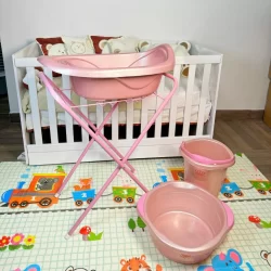 Conjunto para Banho do Bebê: Banheira PlastBaby 22L, Suporte para Banheira, Balde 13L e Bacia 15L – Conforto e Praticida