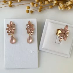 Brinco e anel rosé com banho de ouro para madrinhas / brinco e anel rosa bebê para madrinhas brinco rosa anelrosa lorena