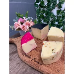 Queijo 4 sabores 500g aprox meia cura prato capa preta temperado tábua de frios vinhos Minas Gerais