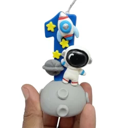 Vela temática personalizada em biscuit do tema Astronauta numero 1