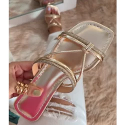 Rasteirinha Feminina Dourada Confortável Sandália Fashion Tiras Brilhantes