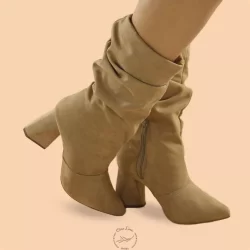 Bota Feminina Enrugada Cano Longo Ziper Bico Fino Salto Alto Diamante 8cm Maravilhosa  Confortável