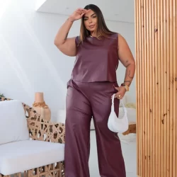 Conjunto Feminino Plus Size Social Alfaiataria Couro Eco Preto Blusa e Calça Elegante Confortável