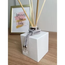 Aromatizador De Ambiente Cubo Branco Difusor Com VARETAS