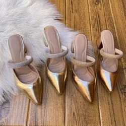 Scarpin Baixo de Salto Luxo com Strass – Sofisticação e Conforto para Todas as Ocasiões