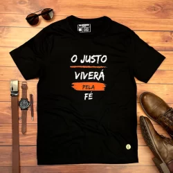Camiseta Masculina Preta O Justo Viverá Pela Fé Regular Fit Algodão Premium Gospel Cristã Evangélica