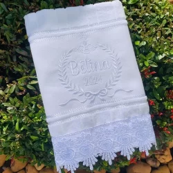Toalhinha de Boca Batizado Bordada Com Nome Monocromática