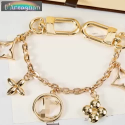 {TOP} Chaveiro e bolsa decoração flor carta logotipo corrente dourada parte de Metal aberta gravada carta logotipo estil