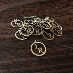 100 Pingentes Medalhas Bem Casado Lembrancinha Personalizado Iniciais dos Noivos